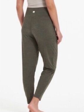 Vuori luxe Harlem olive heather green joggers size large 30 firm